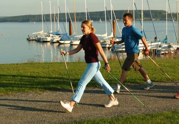 In der Gruppe macht Nordic Walking am meisten Spaß