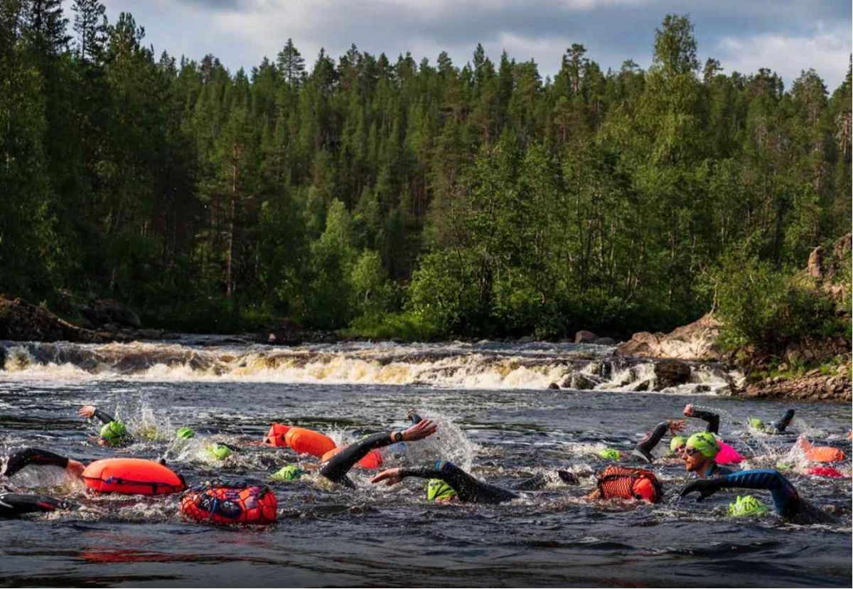 Schwimmen am Polarzirkel in Finnland