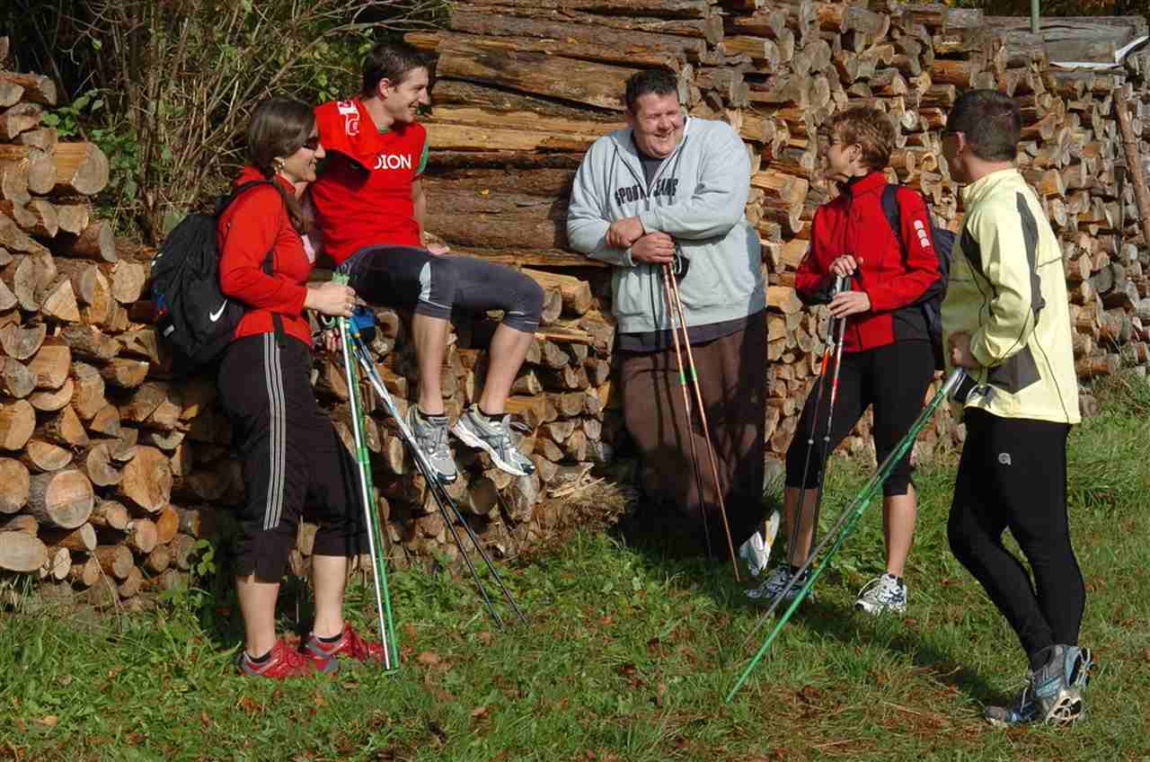 Es ist hilfreich zu wissen wie man für Nordic Walking trainieren soll