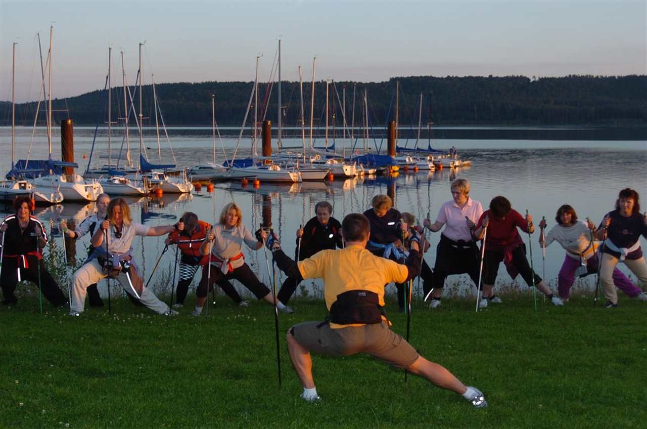 Auich regelmässiges dehnen gehört zum Nordic Walking